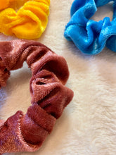 Load image into Gallery viewer, MYSTERY COLOURFUL VELVET SCRUNCHIE
