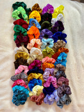 Load image into Gallery viewer, MYSTERY COLOURFUL VELVET SCRUNCHIE
